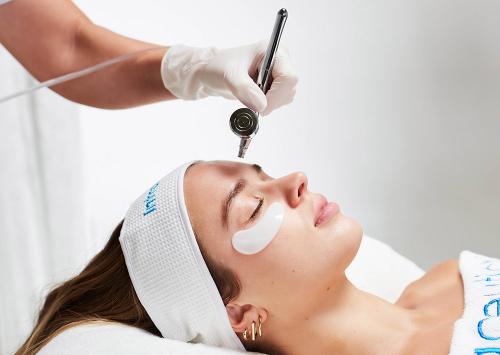 Почистване на лице + INTRACEUTICALS